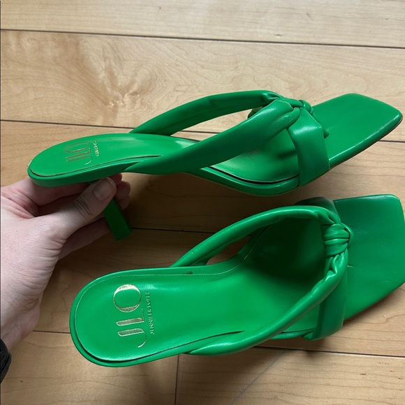 JLO - Picture 4 of 7